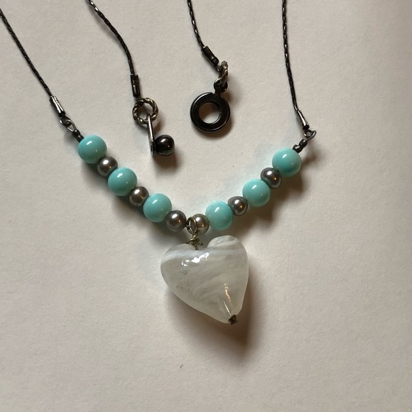 ❗️3/$7 White/teal beaded heart necklace - Picture 3 of 3